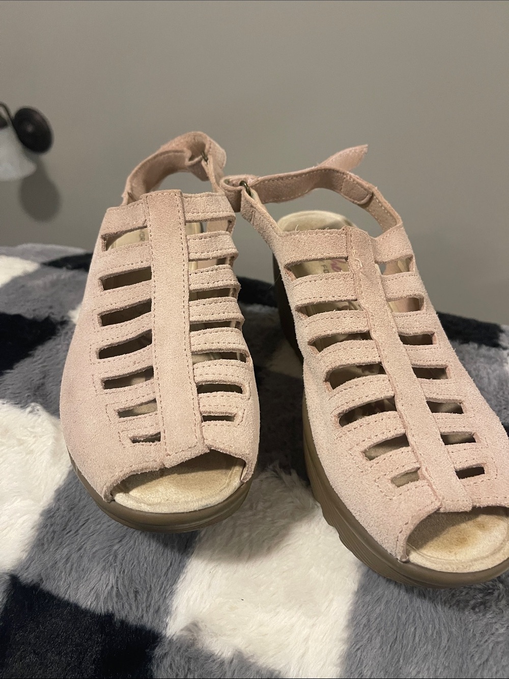 Skechers Women’s Blush Pink Cutout Suede Sandals